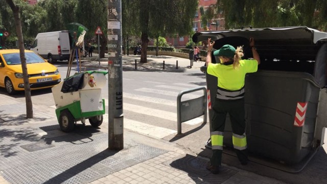 València empieza a sancionar por la ordenanza de limpieza con multas de hasta 3.000 euros