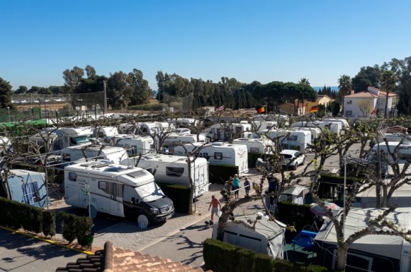 El camping Riberamar de Cabanes avanza en su expansión: la CHJ autoriza el agua para su inversión de cinco millones