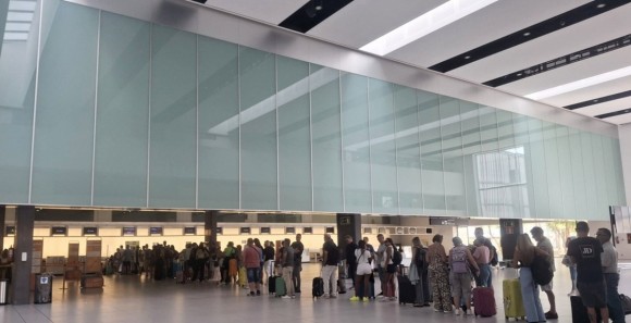 El aeropuerto de Corvera se estanca en septiembre pero sigue avanzando hacia el millón de pasajeros