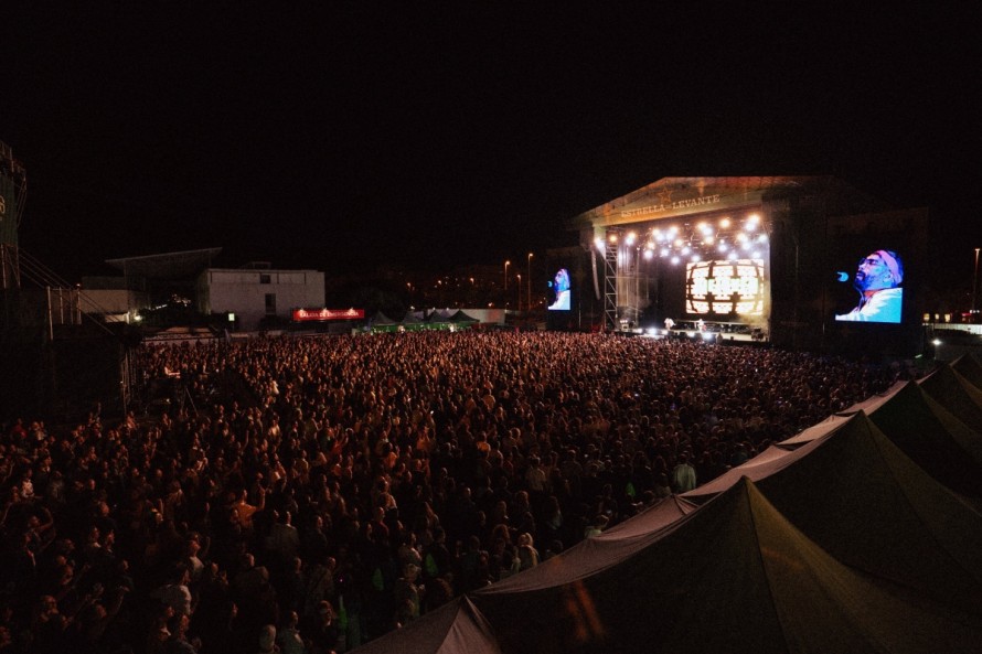 Elche cifra en dos millones el impacto económico del Oasis Music Fest y la Fireta del Camp d’Elx
