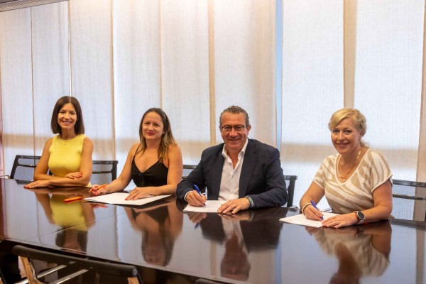 Benidorm colabora con la Asociación de Agencias de Viaje para promover el empleo y la formación