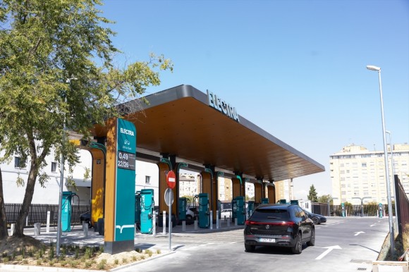 El Gobierno autoriza licitar un área de servicio con recarga ultrarrápida en la AP-7 en Algemesí por 16 millones