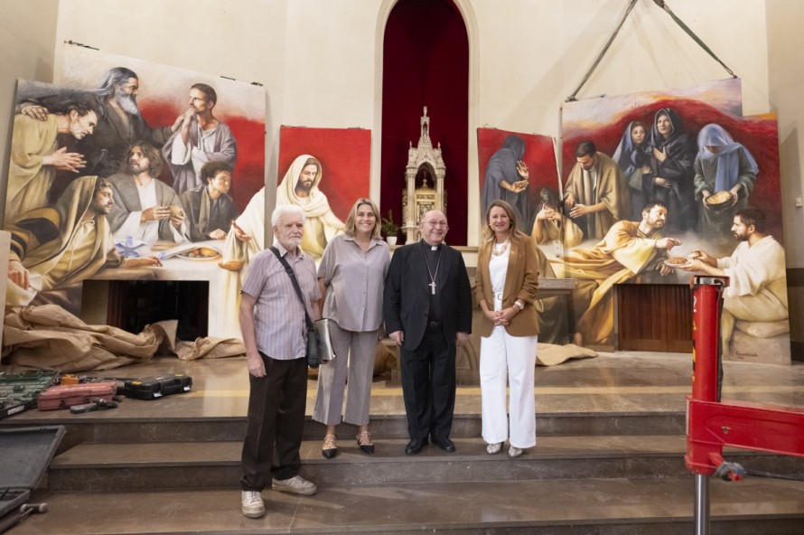 La concatedral de Castelló estrena nuevos murales del pintor Traver Calzada en la capilla de la Comunión