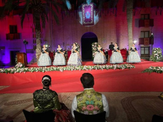 Todo preparado para la proclamación de las Reinas y Damas de las Fiestas de Elche