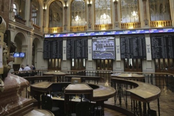 Apertura bajista de la bolsa española, que pone en juego los 10.000 puntos del Ibex