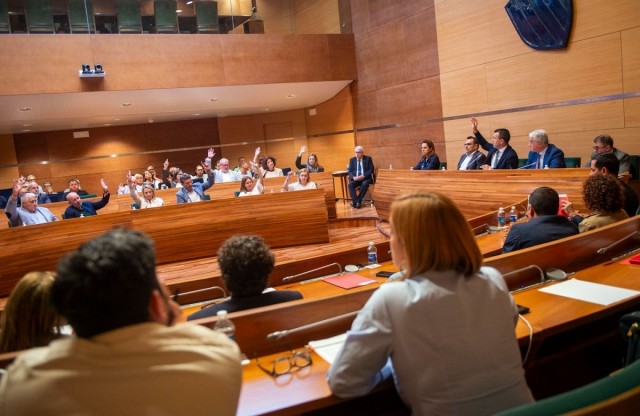 PP, Ens Uneix y Vox rechazan reprobar a Mompó por 