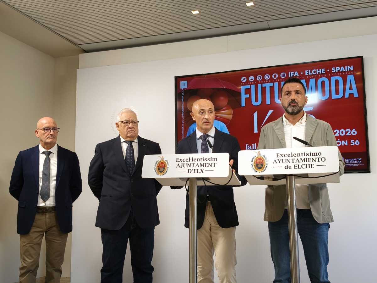 Álvaro Sánchez interviene junto al edil de Empleo, Samuel Ruiz - - AP Álvaro Sánchez interviene junto al edil de Empleo, Samuel Ruiz -