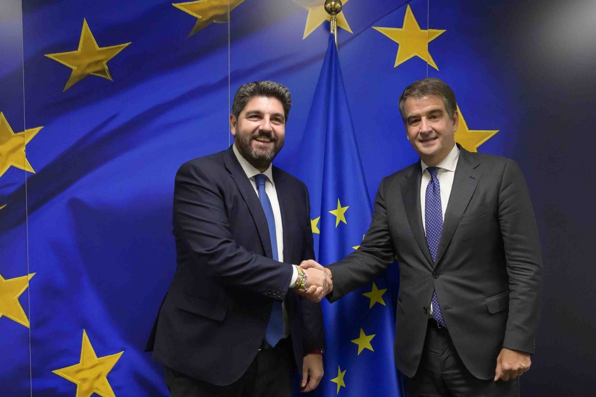 Fernando López Miras y el vicepresidente ejecutivo de la Comisión Europea para Cohesión y Reformas, Raffaele Fitto.