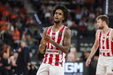 El Valencia Basket y el Roig Arena reciben con honores al dominicano Montero en su vuelta