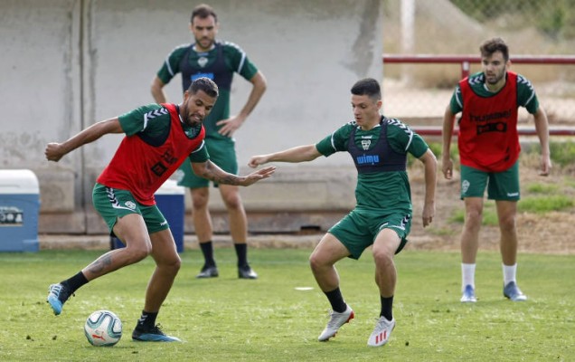 El central Nacho Pastor reforzará la defensa del Orihuela