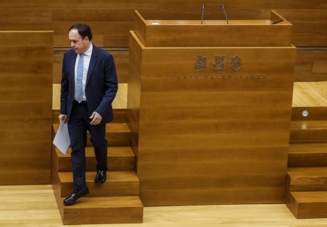 Llorca garantiza a Vox que el Consell ya aplica la 'prioridad nacional' y cita como ejemplos la RVI o la vivienda social