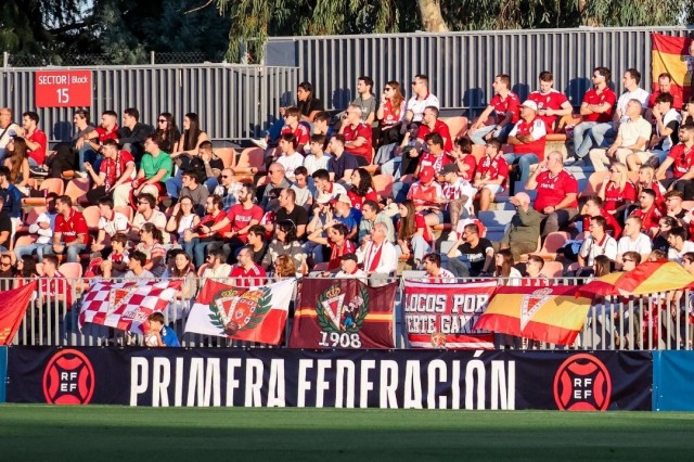 Los aficionados del Real Murcia verán a su equipo en Torremolinos y en Antequera por 15 euros 