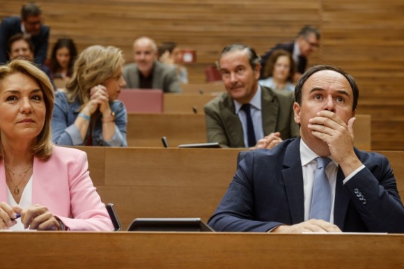 El PP saca adelante una propuesta sobre vivienda con una enmienda de Vox para incluir la prioridad nacional