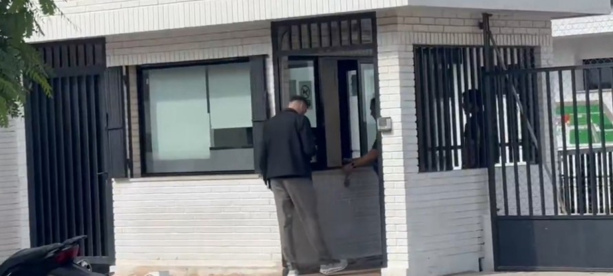 El agente de Erik Lira acude a Paterna para reunirse con Braulio