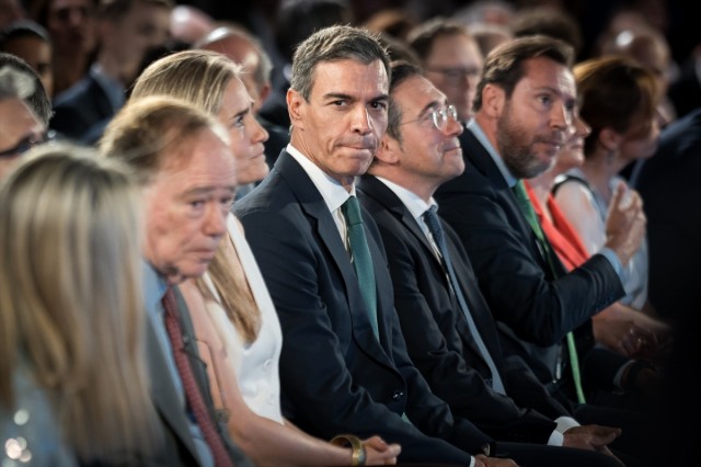 El PSOE comienza a colocar en sus listas para el 29N a los ministros de Sánchez