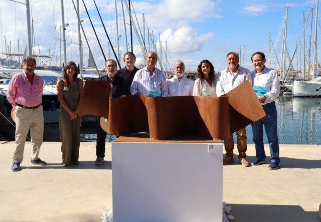 'Save the ocean', de Mapi Gómez, gana la octava edición de Esculturas frente al mar de Dénia