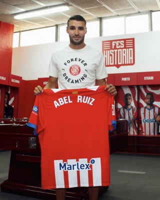 El delantero valenciano Abel Ruiz ficha por el Girona hasta 2029