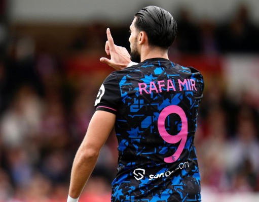 Los tiempos en la salida de Rafa Mir: solución y problema a la vez
