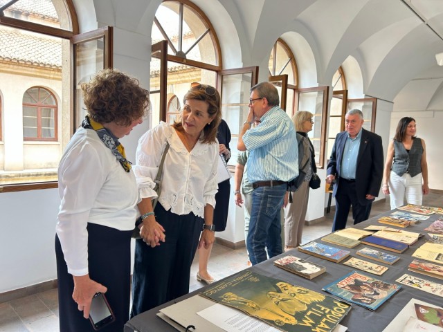 La Biblioteca Pere Ibarra de Elche recibe el archivo personal de Felipe Ayala como donación