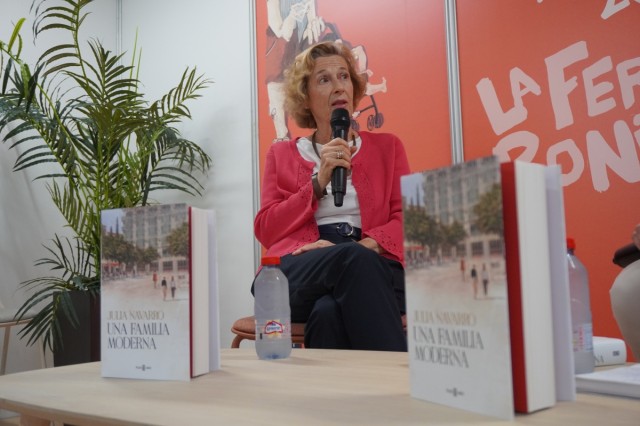 Furor literario en la Feria del Libro de Murcia con Julia Navarro y Máximo Huerta: 