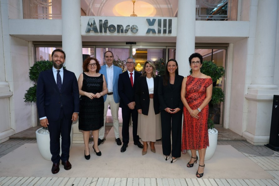 El Hotel Sercotel Alfonso XIII celebra medio siglo de vida como parte de la historia de Cartagena
