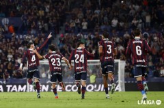 El Levante, sancionado “con carácter leve” por el lanzamiento de botellas al campo