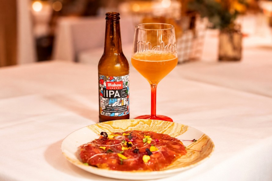 Mahou y Quique Dacosta presentan ‘Entre Estrellas’, una iniciativa que une la maestría cervecera con el universo gastronómico del chef