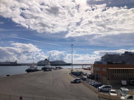 Otro hito turístico: Alicante recibe una triple escala de cruceros con cerca de 3.700 pasajeros