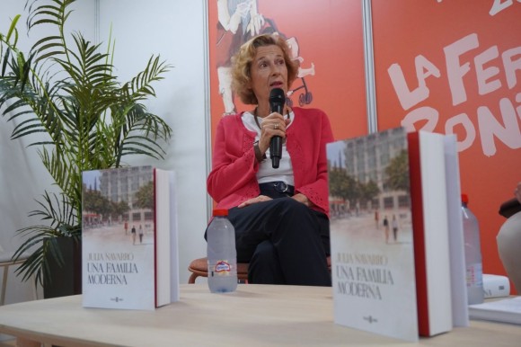 Julia Navarro presenta 'Una familia moderna' en Murcia: 