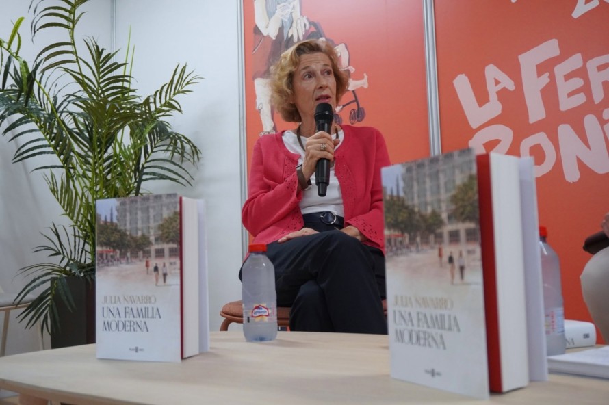 Julia Navarro presenta 'Una familia moderna' en Murcia: 