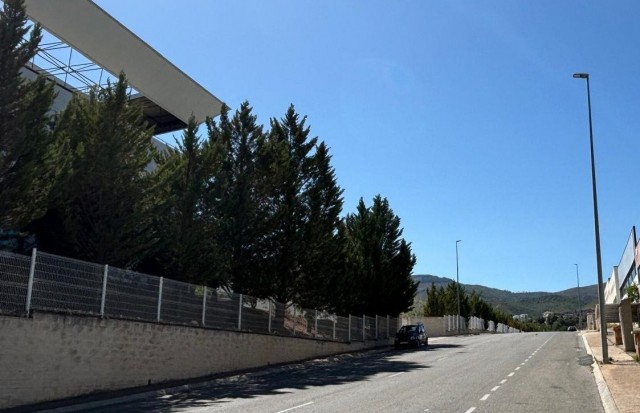 El PP culpa al PSOE de no generar suelo industrial en Alcoy mientras una macroindustria se implanta en Cocentaina