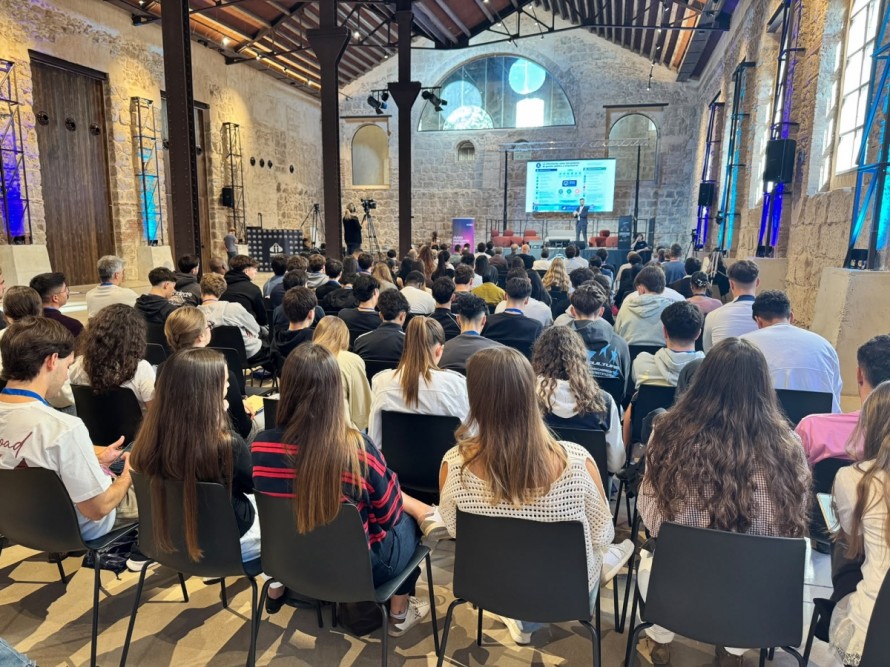 Alcoy acerca pros y contras de la IA a las pymes en la Jornada Ciudades Inteligentes: automatizar sí, hasta un límite