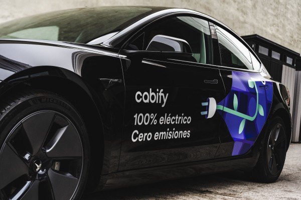 Cabify gana la licitación de Aena en los aeropuertos de Valencia y Alicante
