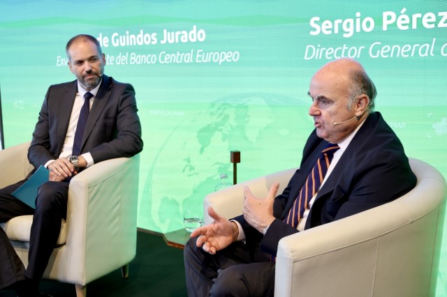 Imágenes del encuentro de Cajamar con Luis de Guindos ante más de 300 empresarios en Murcia