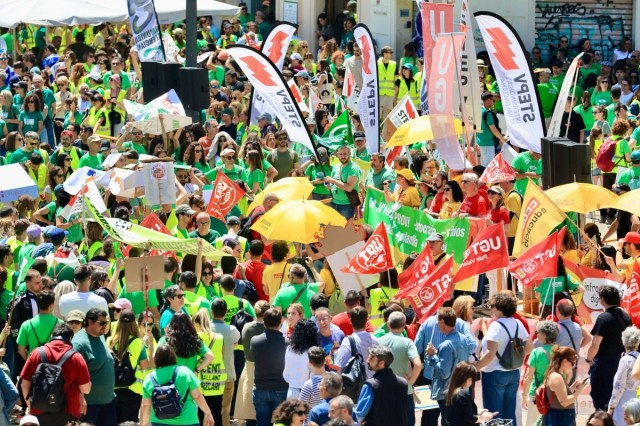 Los sindicatos aprietan a Educación con una propuesta de manifestaciones, huelgas y un 'Noviembre Verde' 