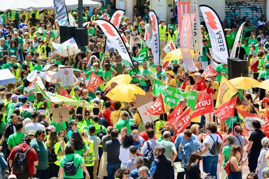 Los sindicatos aprietan a Educación con una propuesta de manifestaciones, huelgas y un 'Noviembre Verde' 