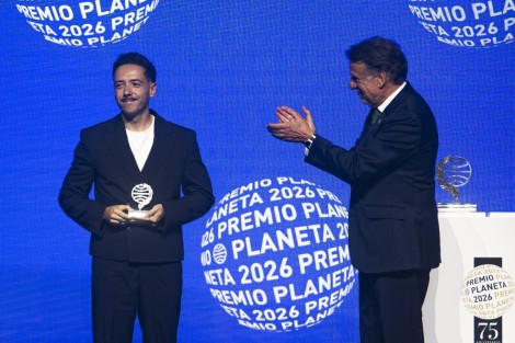 Así es 'La añoranza', la novela finalista del Premio Planeta del valenciano Sergio Hernández