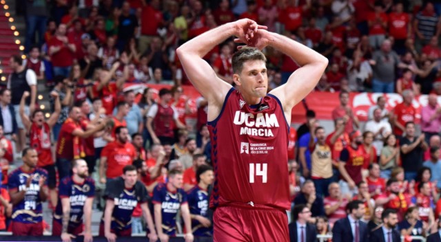 Dustin Sleva sale del UCAM CB y ficha por el Besiktas turco

