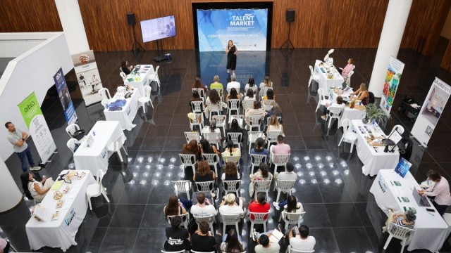 32 empresas exhiben sus productos, servicios y formación en el I Talent Market de Aepa