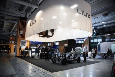 Liux estrena su coche sostenible Big en París y prepara su llegada a España, Francia e Italia en 2027