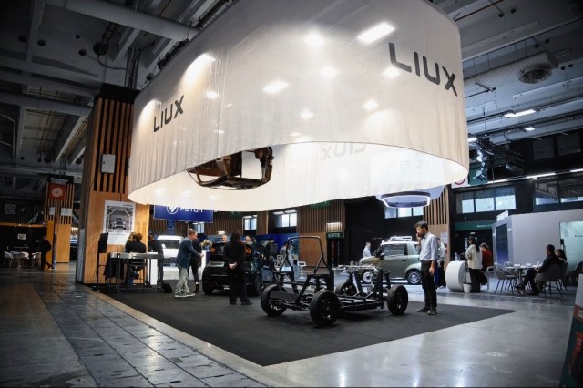 Liux estrena su coche sostenible Big en París y prepara su llegada a España, Francia e Italia en 2027