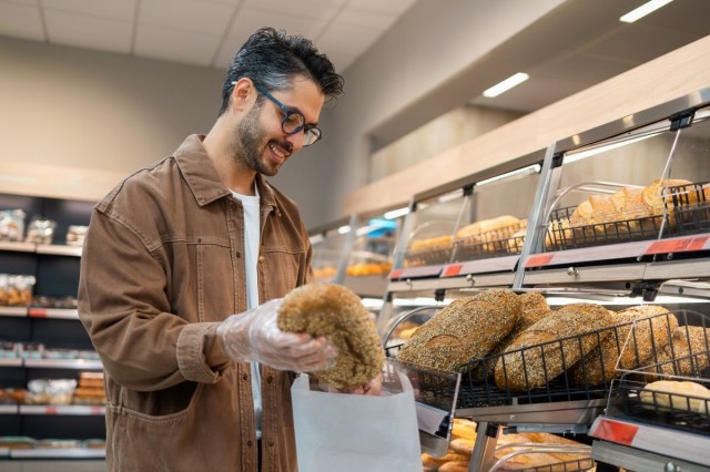 La Asociación Española de Consumidores publica una guía para ayudar a identificar el pan de calidad