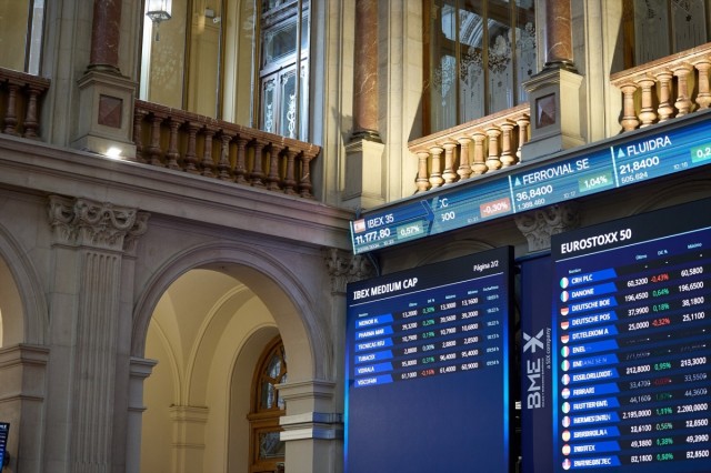 Positivo balance semanal de un Ibex 35 que no termina de lanzarse a por los 19.400 puntos