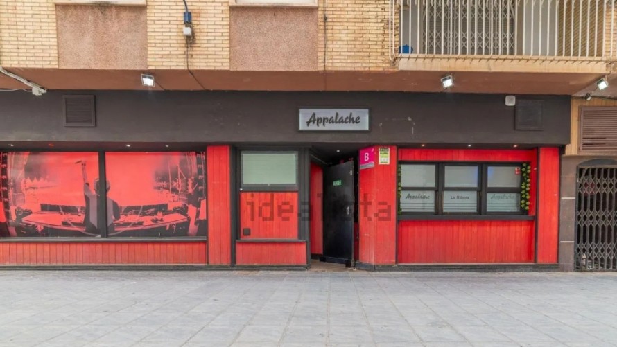 Un trocito de la memoria nocturna de Santiago de la Ribera busca nueva vida: se vende el antiguo local del pub Appalache