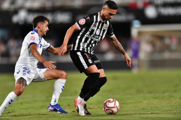 El Efesé tira de efectividad para lograr un triunfo claro y volver a la zona de promoción de ascenso