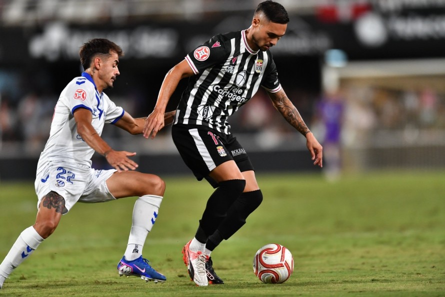 El Efesé tira de efectividad para lograr un triunfo claro y volver a la zona de promoción de ascenso