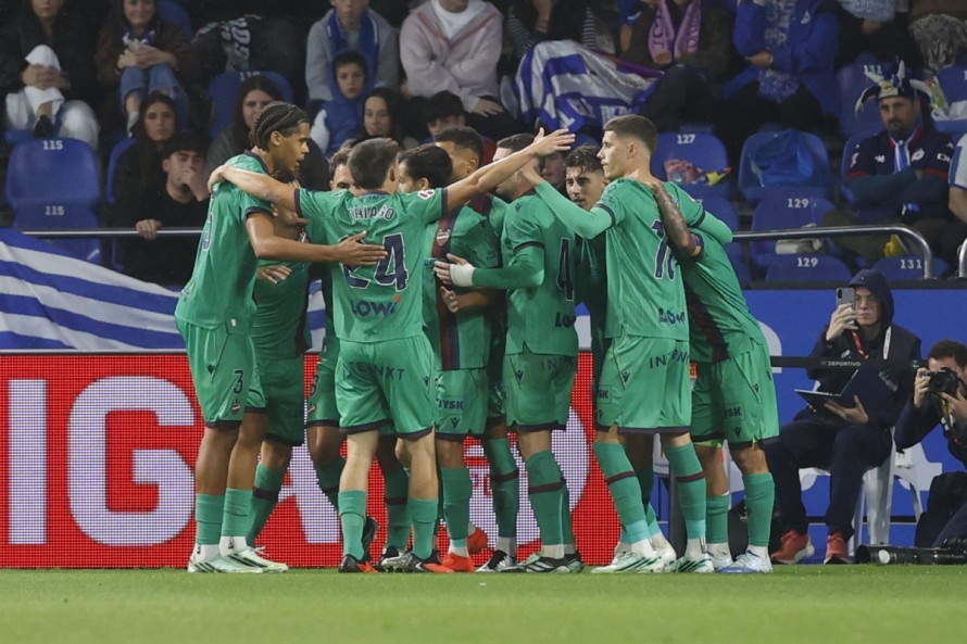 El Levante tampoco se rinde en Riazor y saca un valioso punto