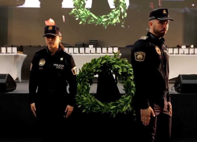 Catarroja homenajea a las víctimas de la dana y reconoce con 1.300 medallas a quienes 