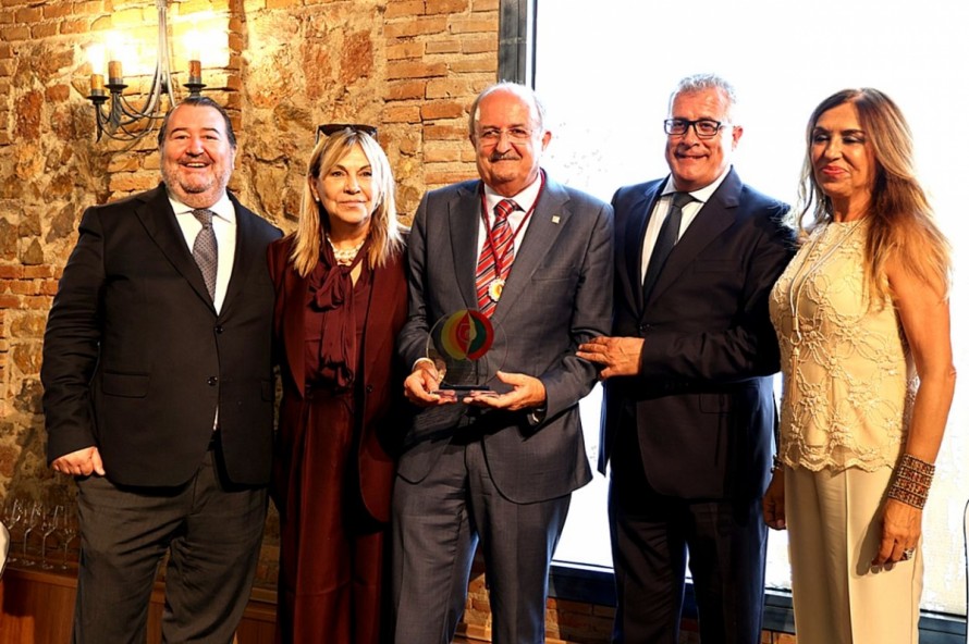Tomás Martínez Pagan recibe un homenaje de la asociación 'Las Carchelas' por su nombramiento como presidente de FREMM