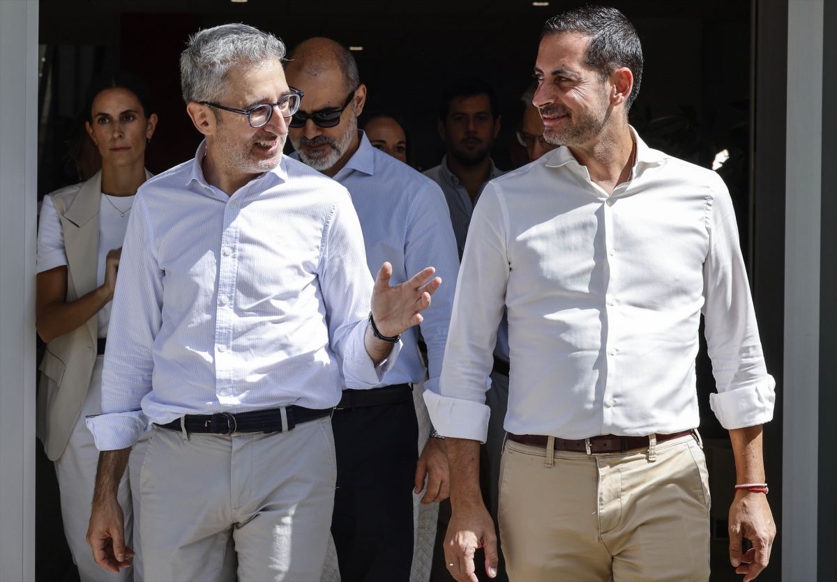 El ministro Arcadi España y el líder provincial del PSPV de Valencia, Fernández Bielsa, en un acto reciente. - Foto: EP/ROBER SOLSONA El ministro Arcadi España y el líder provincial del PSPV de Valencia, Fernández Bielsa, en un acto reciente.